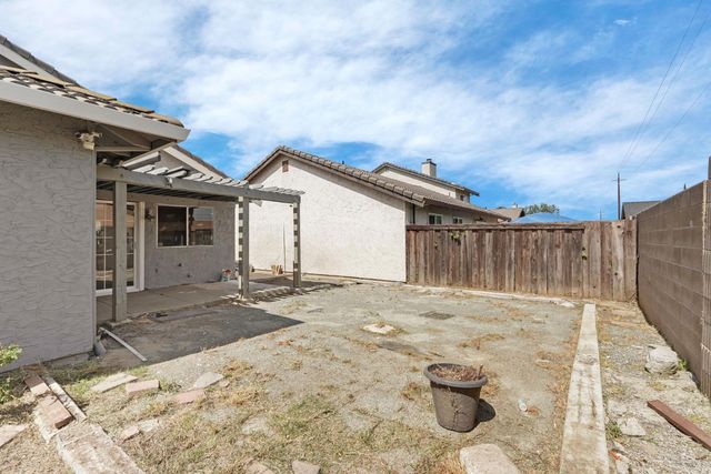 2069 Brighton Dr, Pittsburg, CA 94565