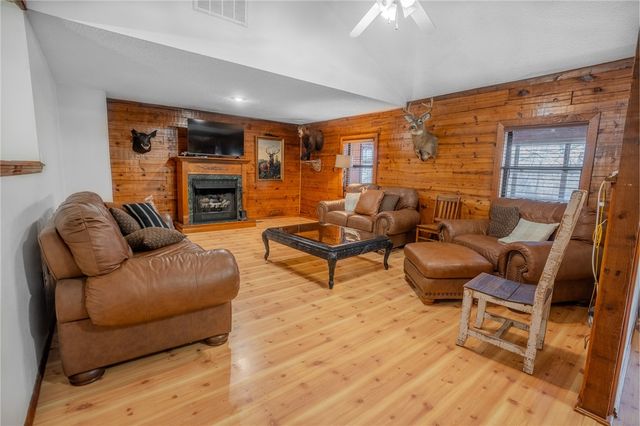 17295 Olive Road, Fayetteville, AR 72701