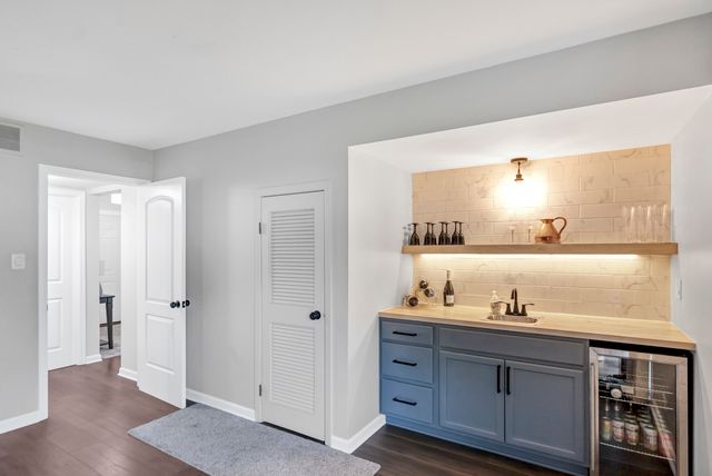 1057 Shannock Lane, Schaumburg, IL 60193