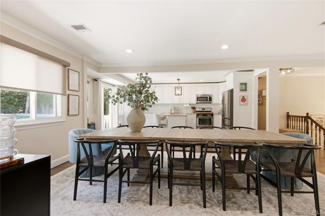 3 Del Place, Hauppauge, NY 11788