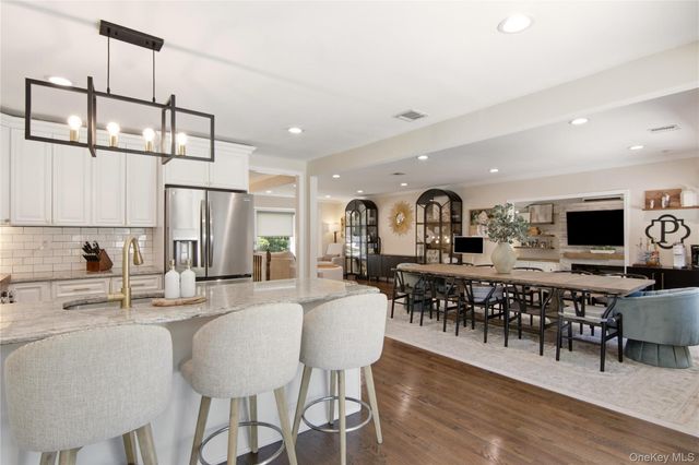 3 Del Place, Hauppauge, NY 11788