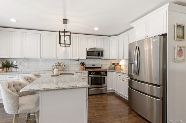 3 Del Place, Hauppauge, NY 11788