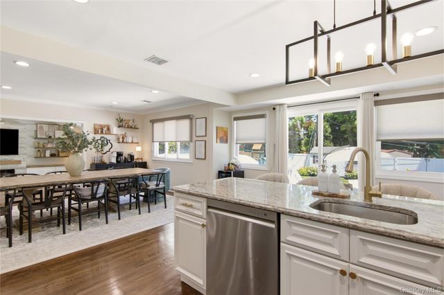 3 Del Place, Hauppauge, NY 11788