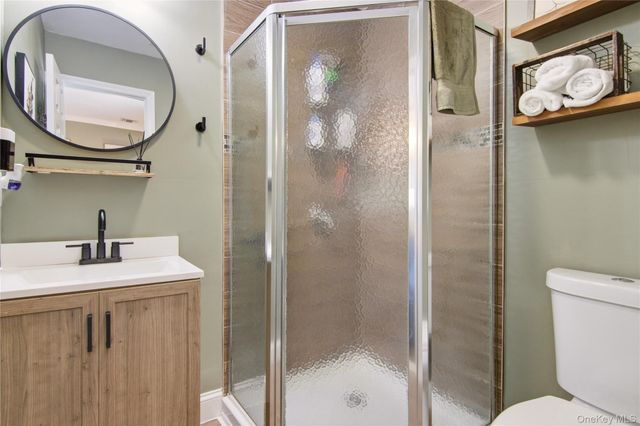 3 Del Place, Hauppauge, NY 11788