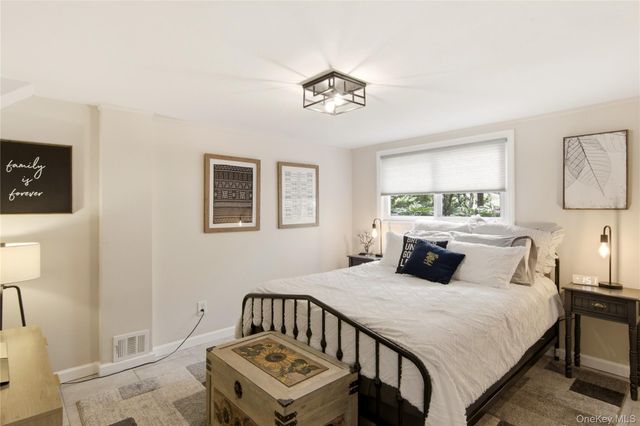 3 Del Place, Hauppauge, NY 11788