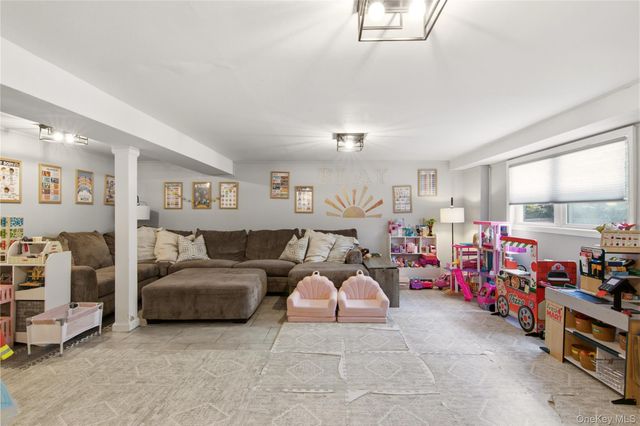 3 Del Place, Hauppauge, NY 11788