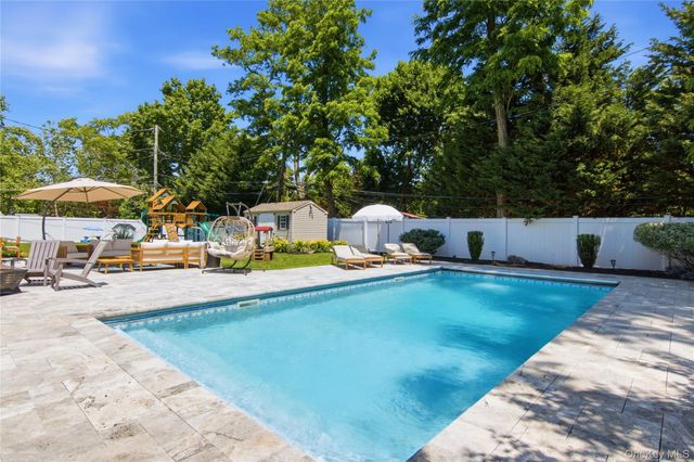 3 Del Place, Hauppauge, NY 11788