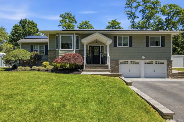 3 Del Place, Hauppauge, NY 11788