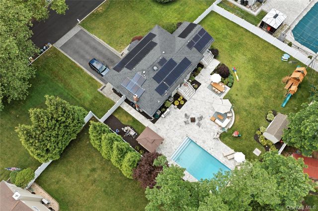 3 Del Place, Hauppauge, NY 11788
