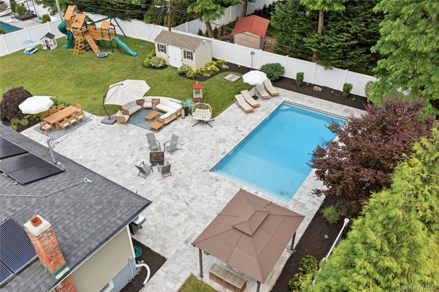 3 Del Place, Hauppauge, NY 11788