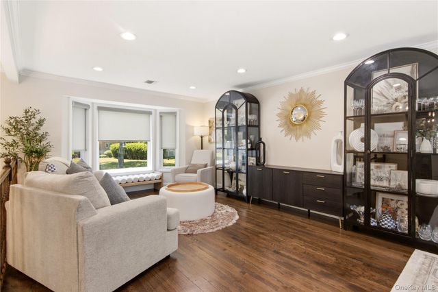 3 Del Place, Hauppauge, NY 11788