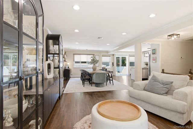 3 Del Place, Hauppauge, NY 11788