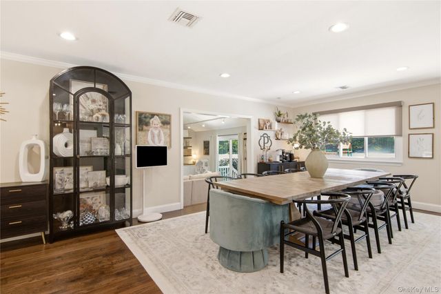 3 Del Place, Hauppauge, NY 11788