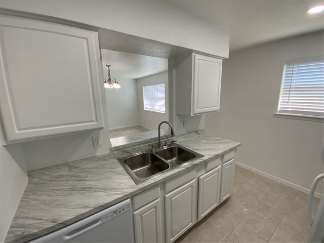 522 Summit Ridge Drive, Duncanville, TX 75116