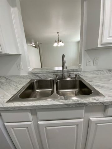 522 Summit Ridge Drive, Duncanville, TX 75116