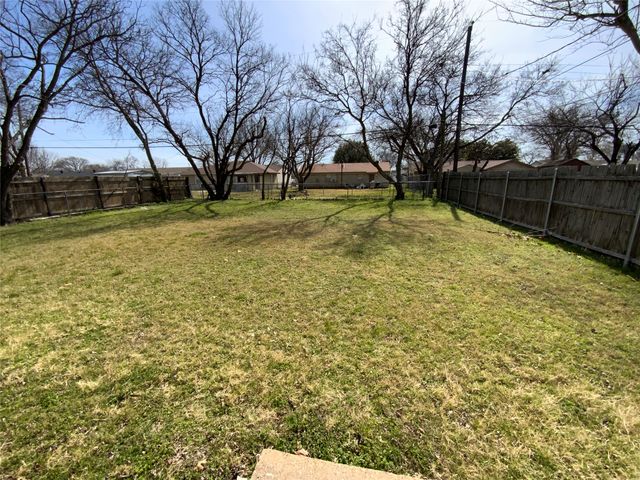 522 Summit Ridge Drive, Duncanville, TX 75116