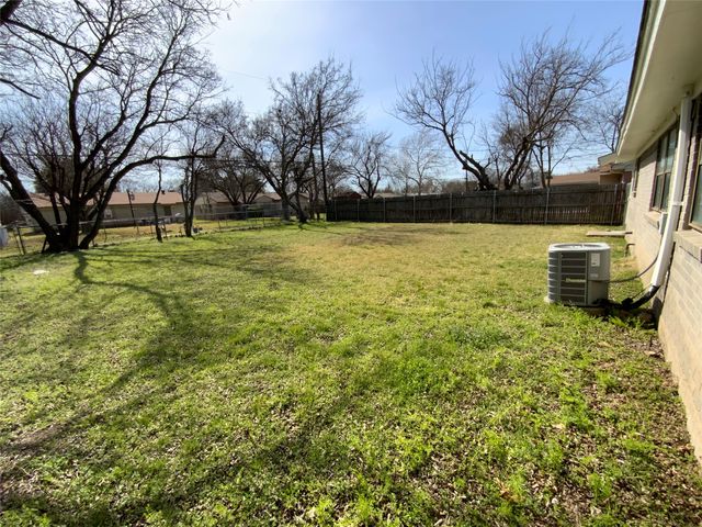 522 Summit Ridge Drive, Duncanville, TX 75116