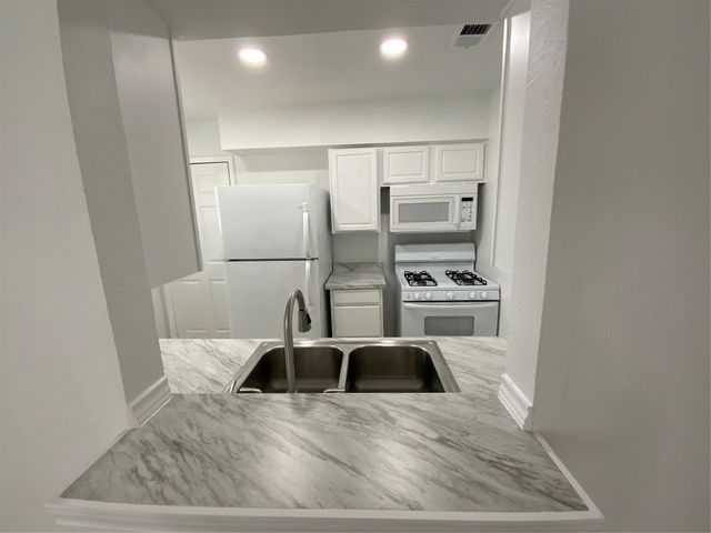 522 Summit Ridge Drive, Duncanville, TX 75116