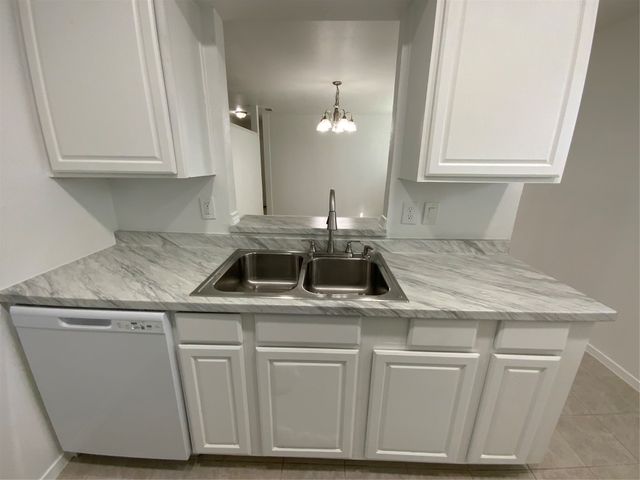 522 Summit Ridge Drive, Duncanville, TX 75116