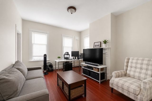 48 H Street, Boston, MA 02127