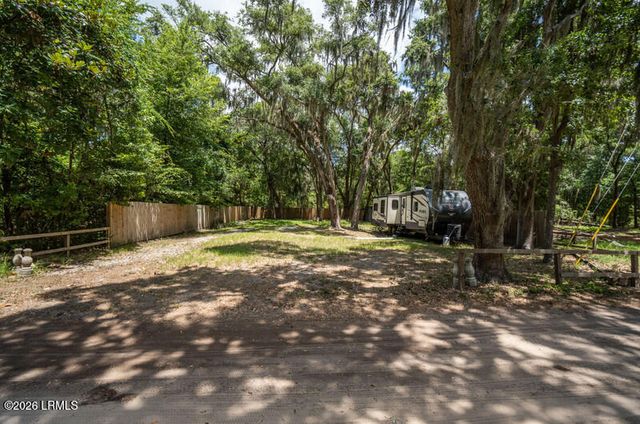 5 Hand Drive, St. Helena Island, SC 29920