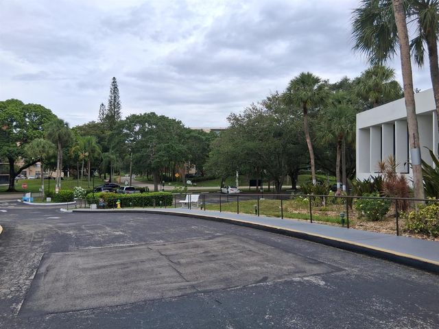 7001 Environ Boulevard 403, Lauderhill, FL 33319