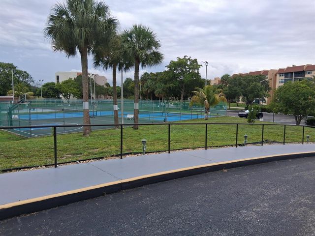 7001 Environ Boulevard 403, Lauderhill, FL 33319