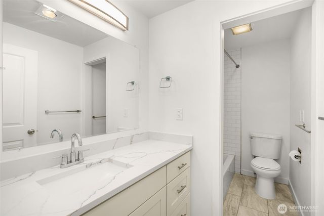 19414 Aurora Avenue N #204, Shoreline, WA 98133