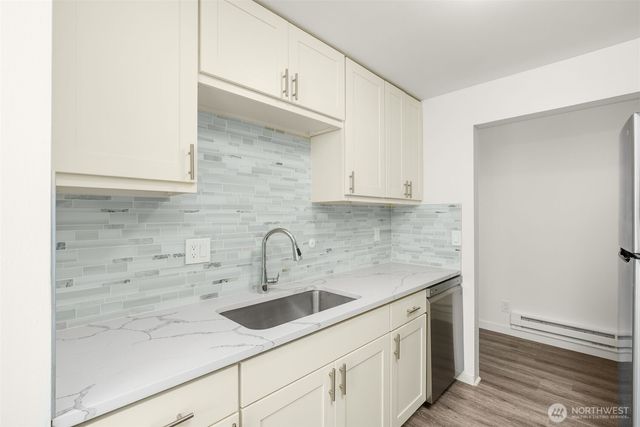 19414 Aurora Avenue N #204, Shoreline, WA 98133