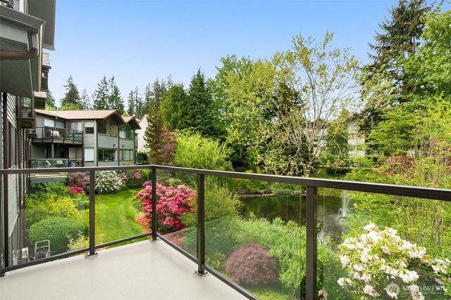 19414 Aurora Avenue N #204, Shoreline, WA 98133