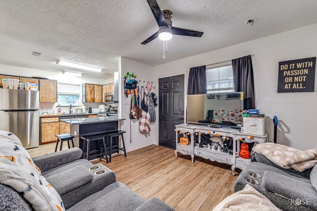 Image 3 of property listing at 210 10th Street, San Angelo, TX 76903