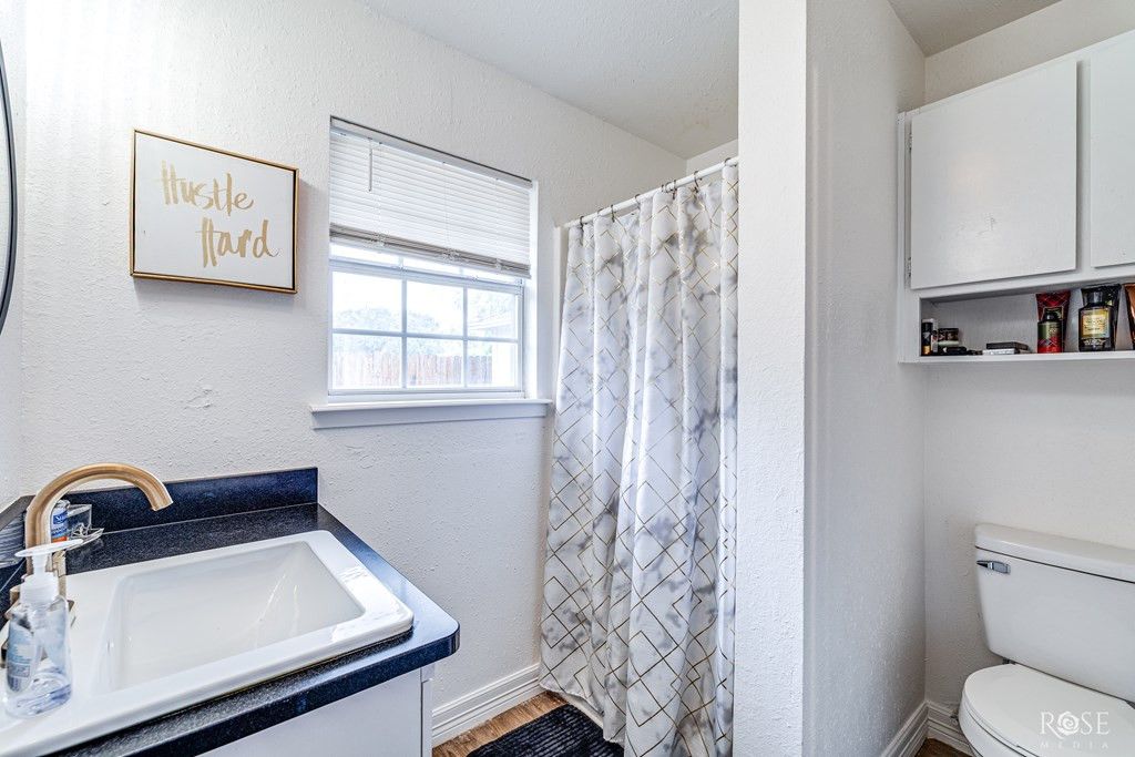 Image 7 of property listing at 210 10th Street, San Angelo, TX 76903