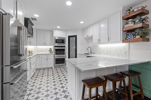 405 Lincoln Oaks Drive, Burleson, TX 76028