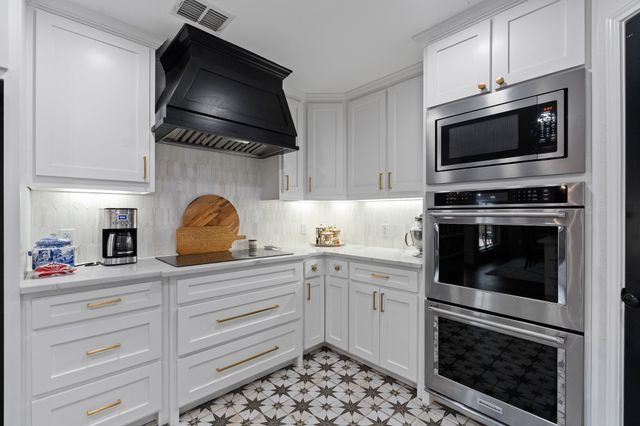 405 Lincoln Oaks Drive, Burleson, TX 76028
