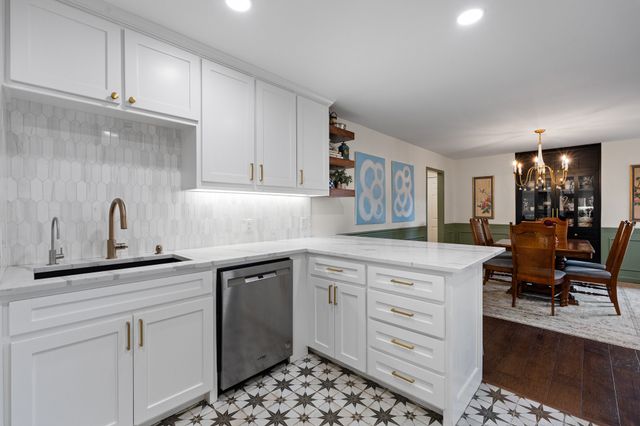 405 Lincoln Oaks Drive, Burleson, TX 76028