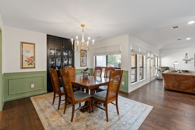 405 Lincoln Oaks Drive, Burleson, TX 76028