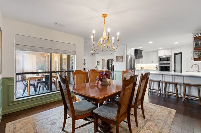 405 Lincoln Oaks Drive, Burleson, TX 76028