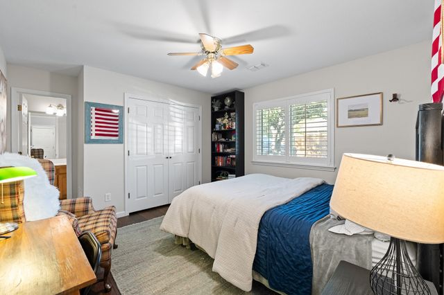 405 Lincoln Oaks Drive, Burleson, TX 76028