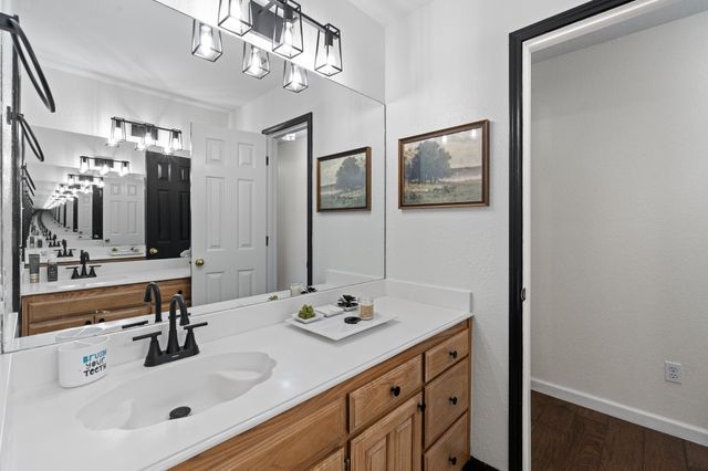405 Lincoln Oaks Drive, Burleson, TX 76028