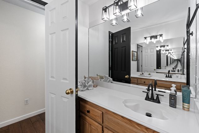 405 Lincoln Oaks Drive, Burleson, TX 76028