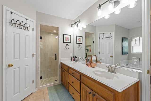 405 Lincoln Oaks Drive, Burleson, TX 76028