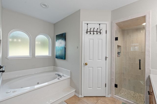405 Lincoln Oaks Drive, Burleson, TX 76028