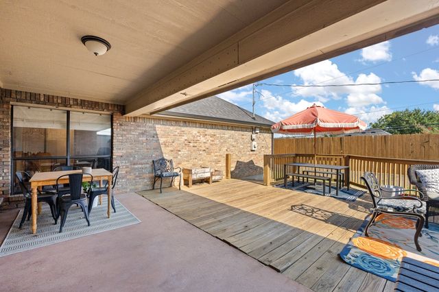 405 Lincoln Oaks Drive, Burleson, TX 76028