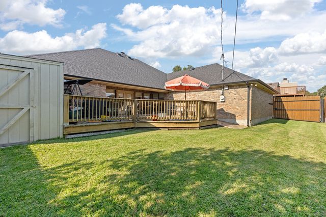 405 Lincoln Oaks Drive, Burleson, TX 76028
