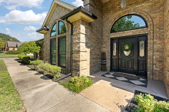 405 Lincoln Oaks Drive, Burleson, TX 76028