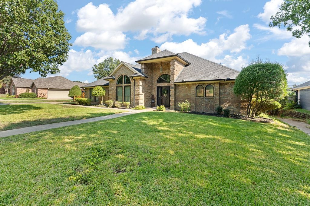 405 Lincoln Oaks Drive, Burleson, TX 76028 — photo 3