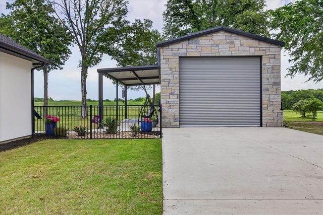 2044 Canyon Lake Road, Wills Point, TX 75169