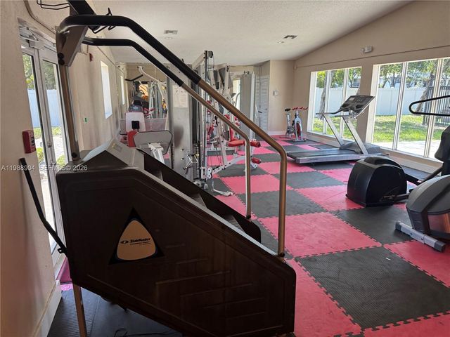 6195 NW 186th St 211, Hialeah, FL 33015