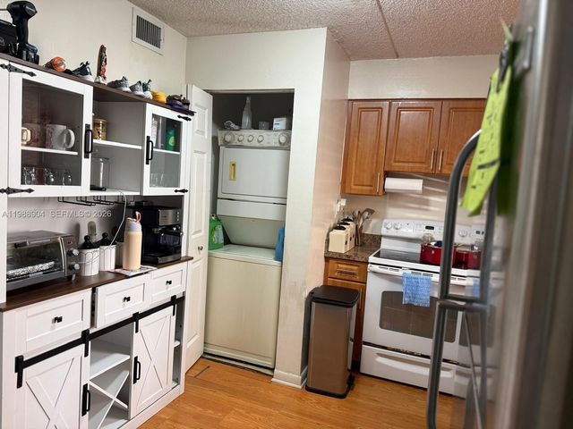 6195 NW 186th St 211, Hialeah, FL 33015