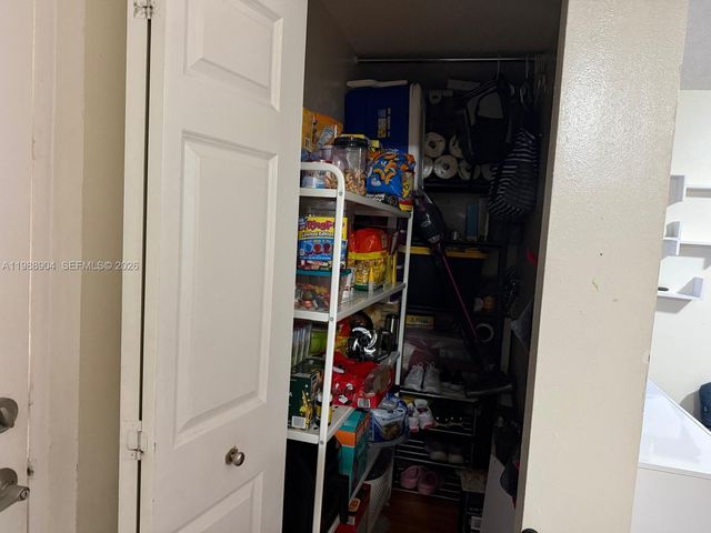 6195 NW 186th St 211, Hialeah, FL 33015